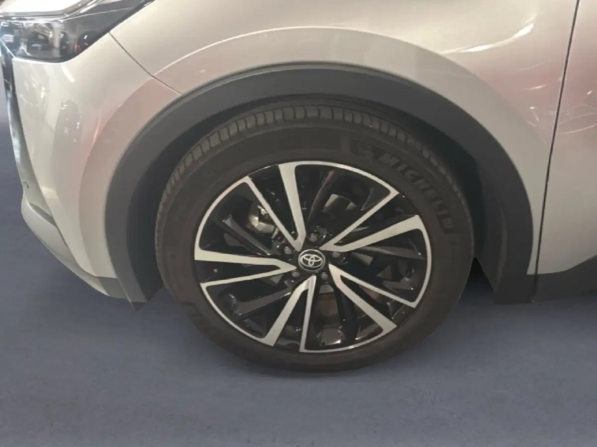 Toyota Toyota C-HR usata a Milano (9)