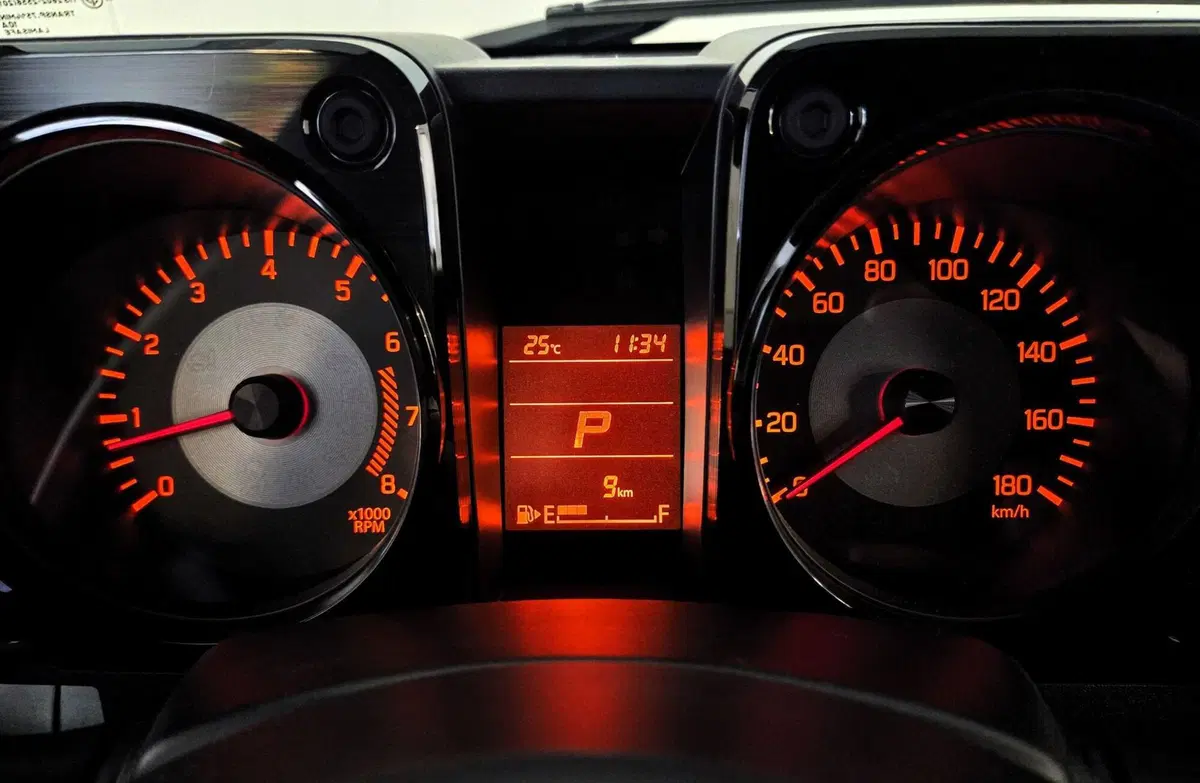 Suzuki Jimny nuova a Pavia (15)