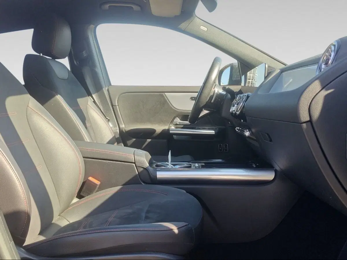 Mercedes-Benz GLA SUV usata a Livorno (12)