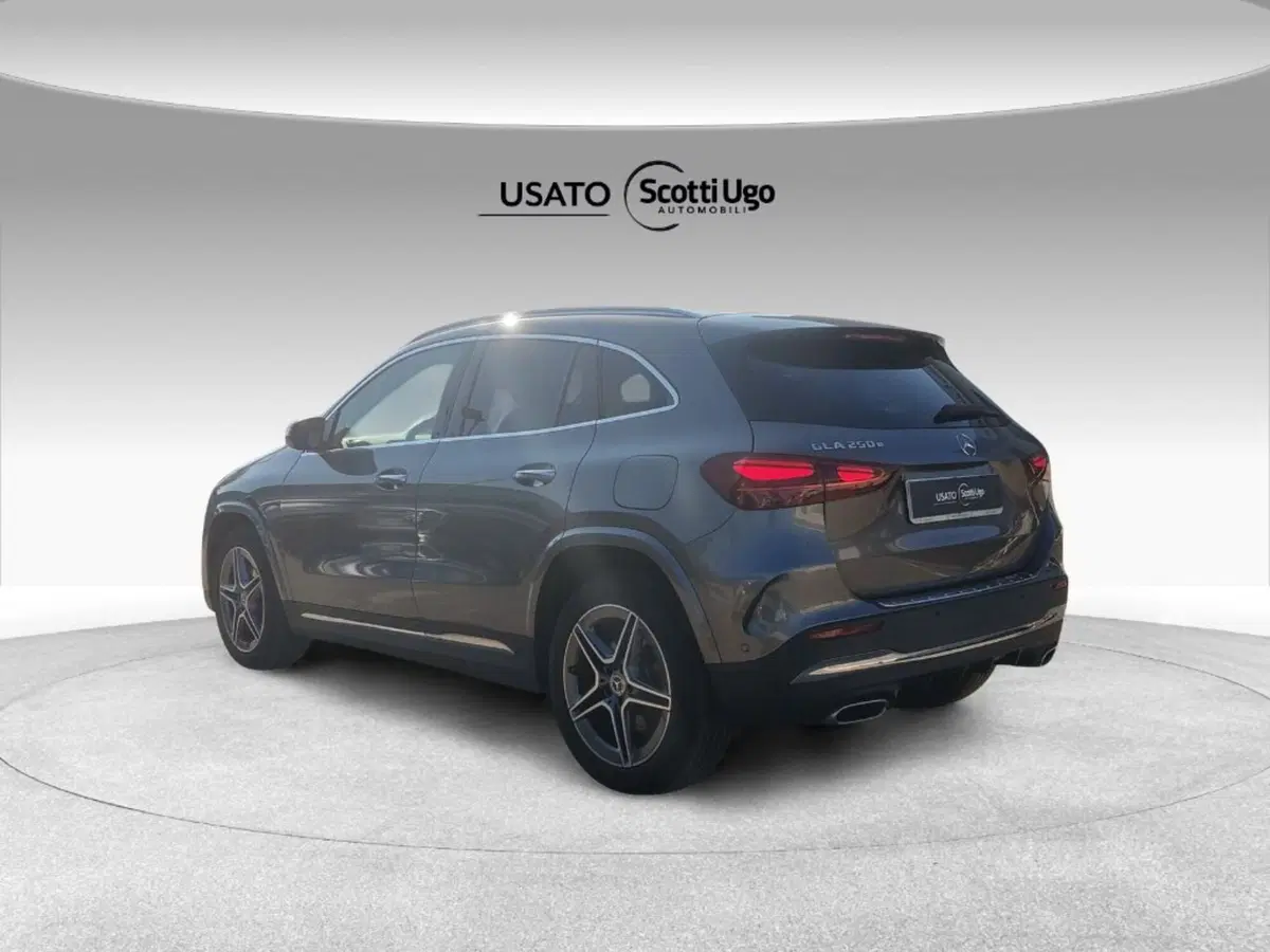 Mercedes-Benz GLA SUV usata a Livorno (4)