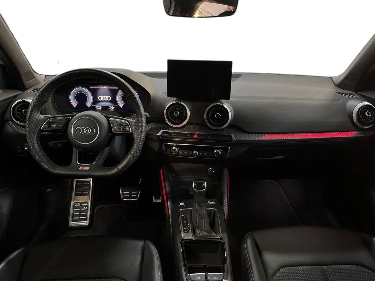 Audi Q2 usata a Bari (8)