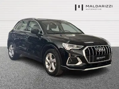 Audi Q3 35 2.0 tdi Business Advanced s-tronic del 2024 usata a Bari