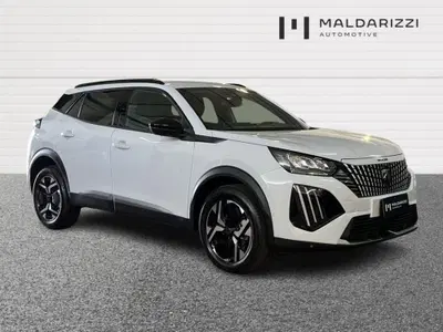Peugeot 2008 1.2 puretech Allure s&s 100cv del 2025 usata a Bari