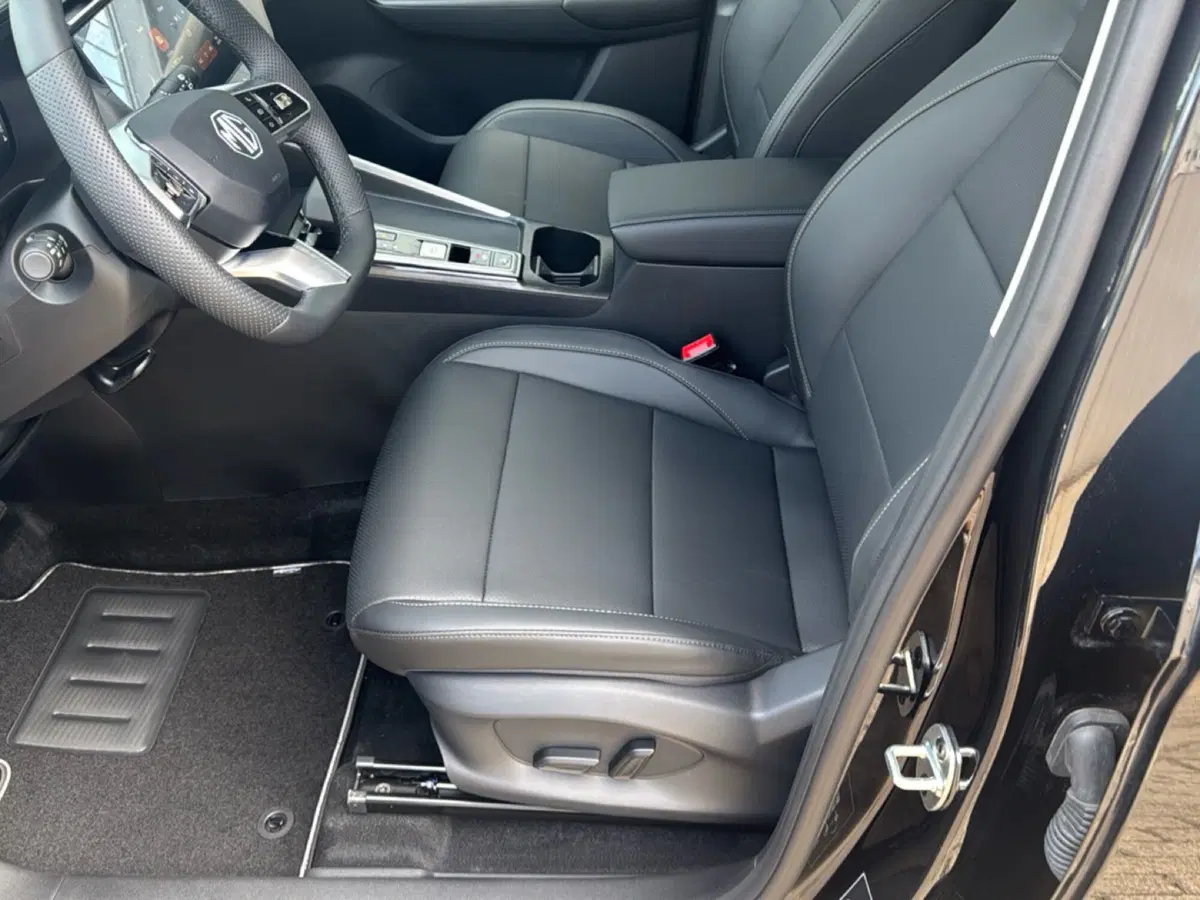 Mg ZS nuova a Ferrara (10)