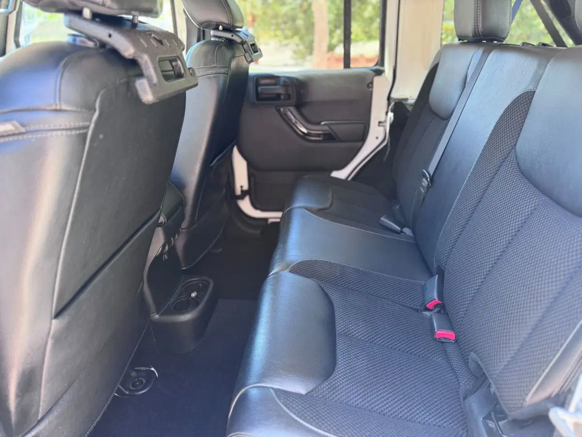Jeep Wrangler Unlimited usata a Cosenza (15)