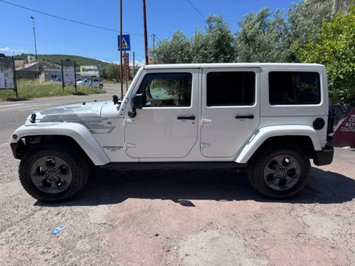 Jeep Wrangler Unlimited usata a Cosenza (6)