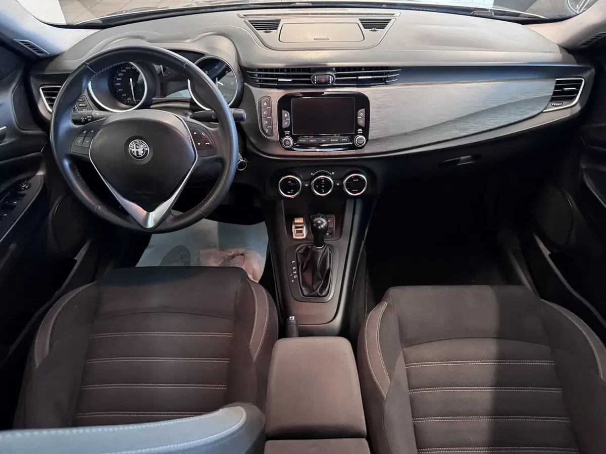 Alfa Romeo Giulietta usata a Messina (10)