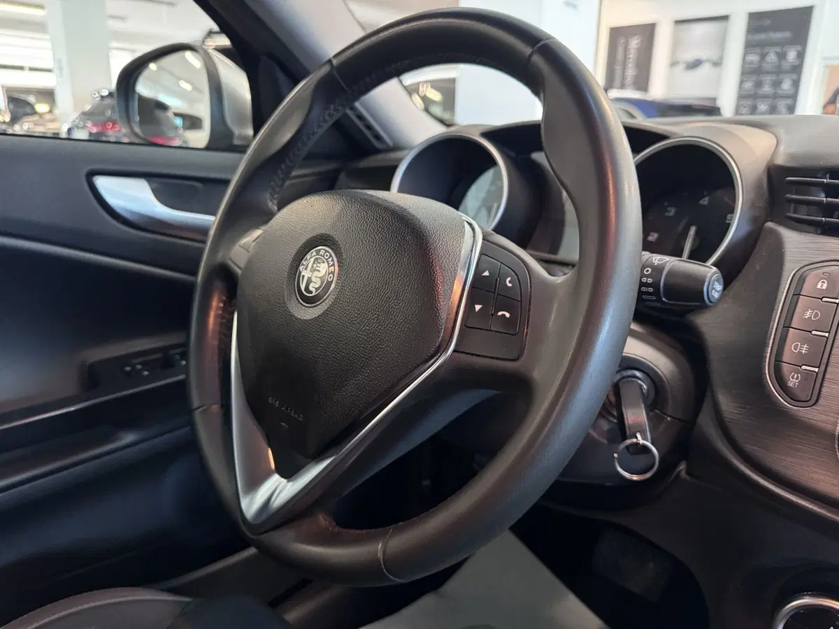 Alfa Romeo Giulietta usata a Messina (13)