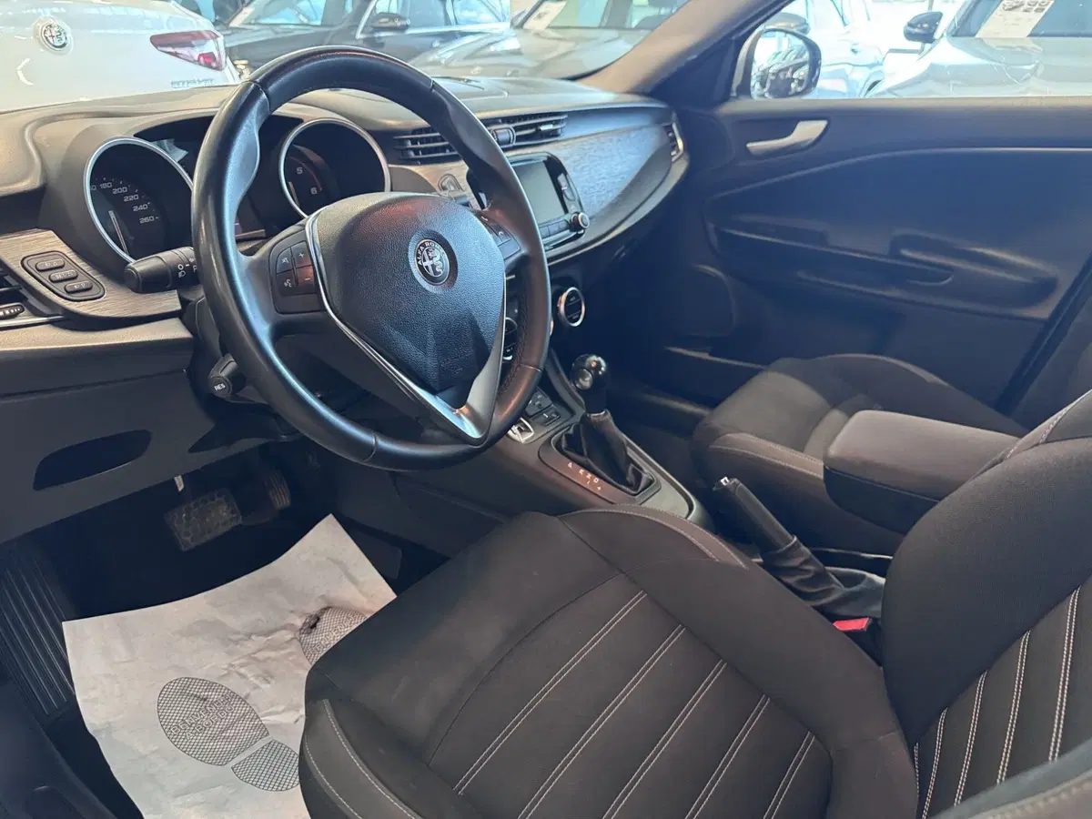Alfa Romeo Giulietta usata a Messina (6)
