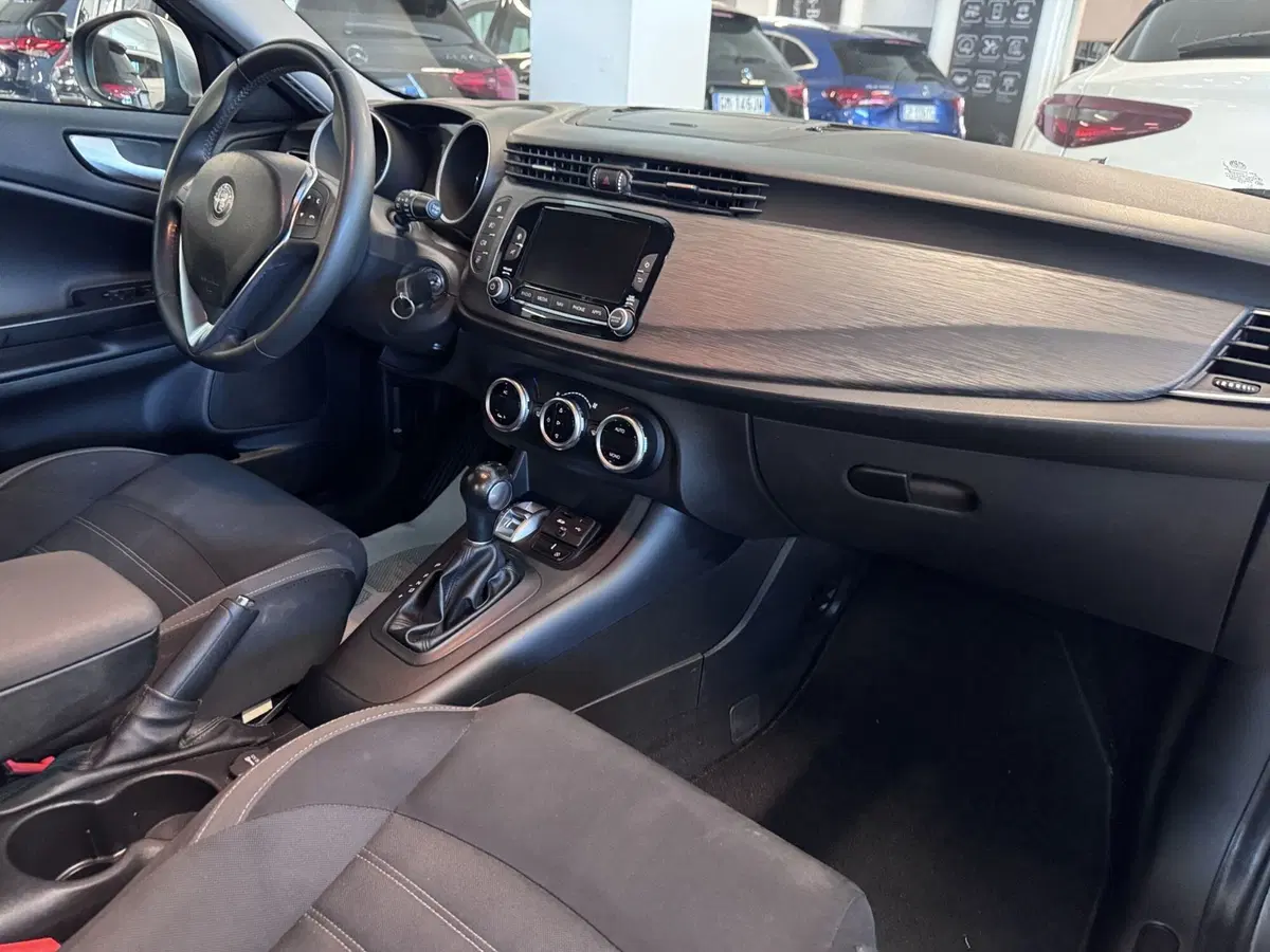 Alfa Romeo Giulietta usata a Messina (8)