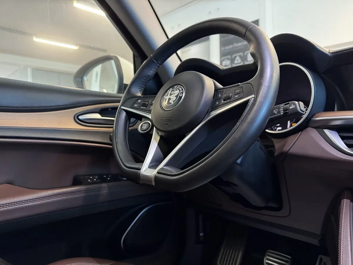 Alfa Romeo Stelvio usata a Messina (15)