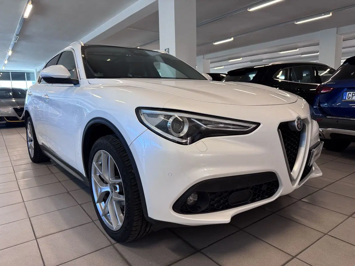 Alfa Romeo Stelvio usata a Messina (2)