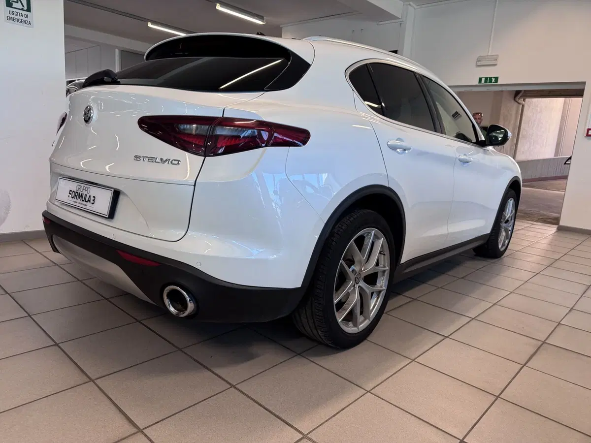 Alfa Romeo Stelvio usata a Messina (3)