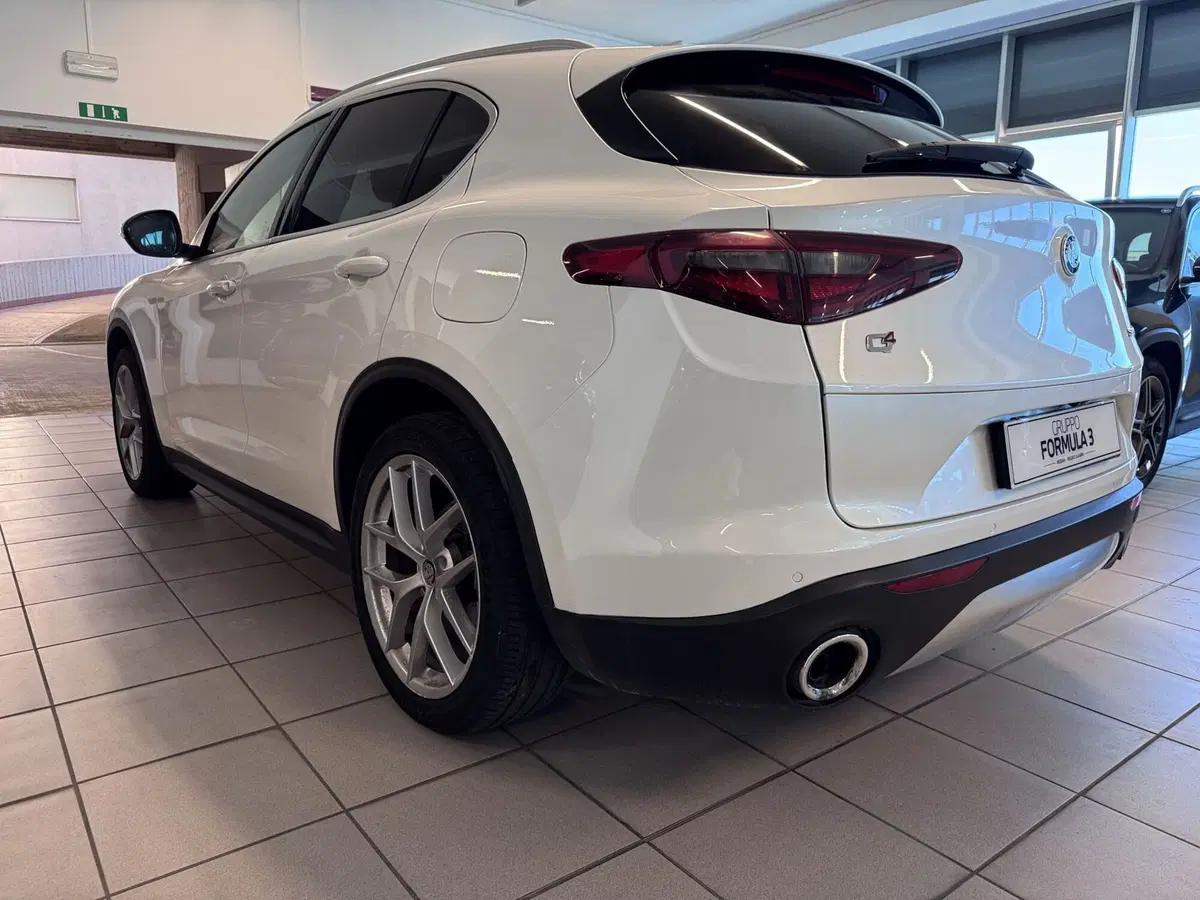 Alfa Romeo Stelvio usata a Messina (4)