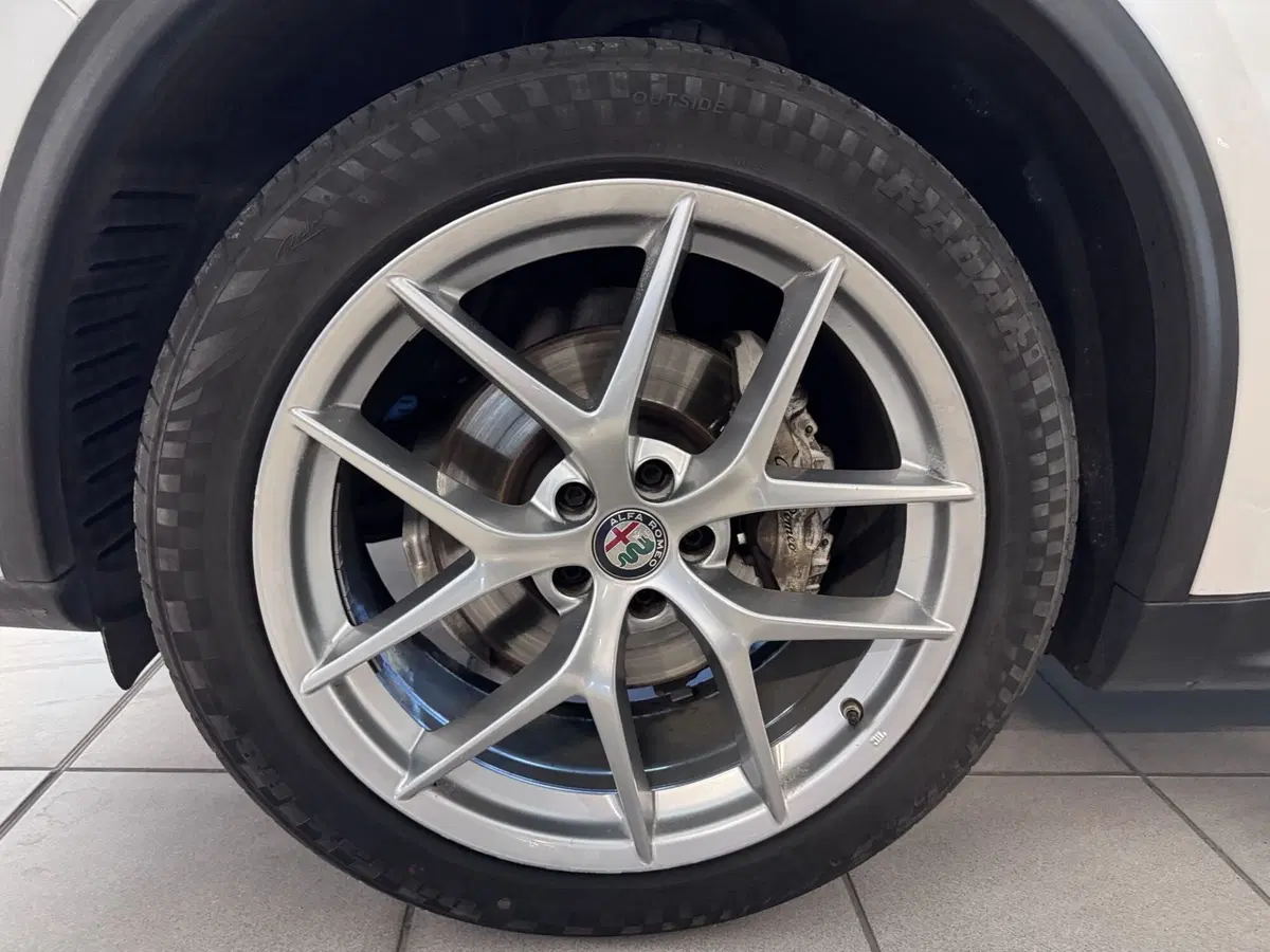 Alfa Romeo Stelvio usata a Messina (5)