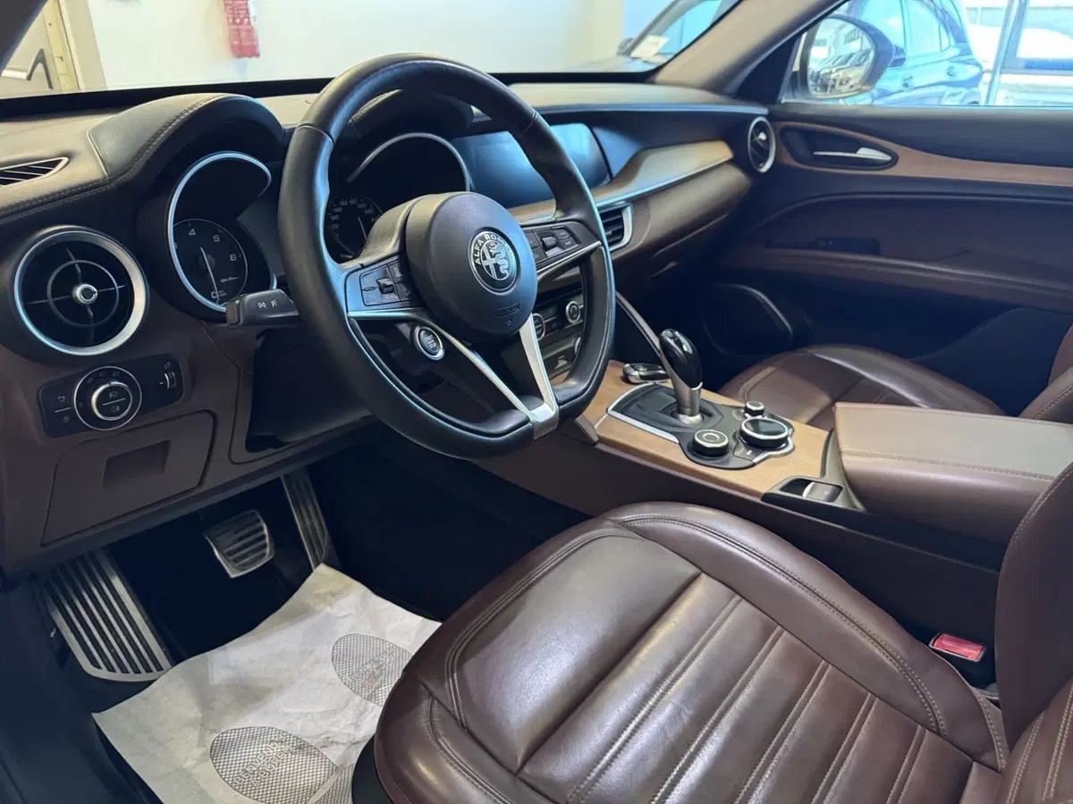 Alfa Romeo Stelvio usata a Messina (7)