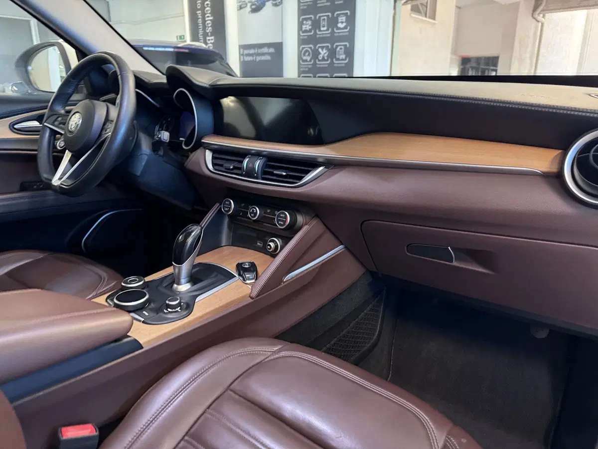Alfa Romeo Stelvio usata a Messina (9)