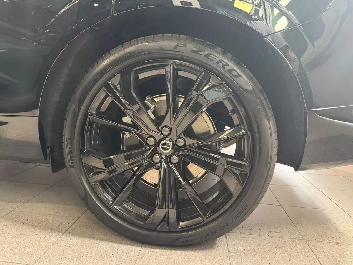 Volvo XC60 nuova a Monza e Brianza (14)