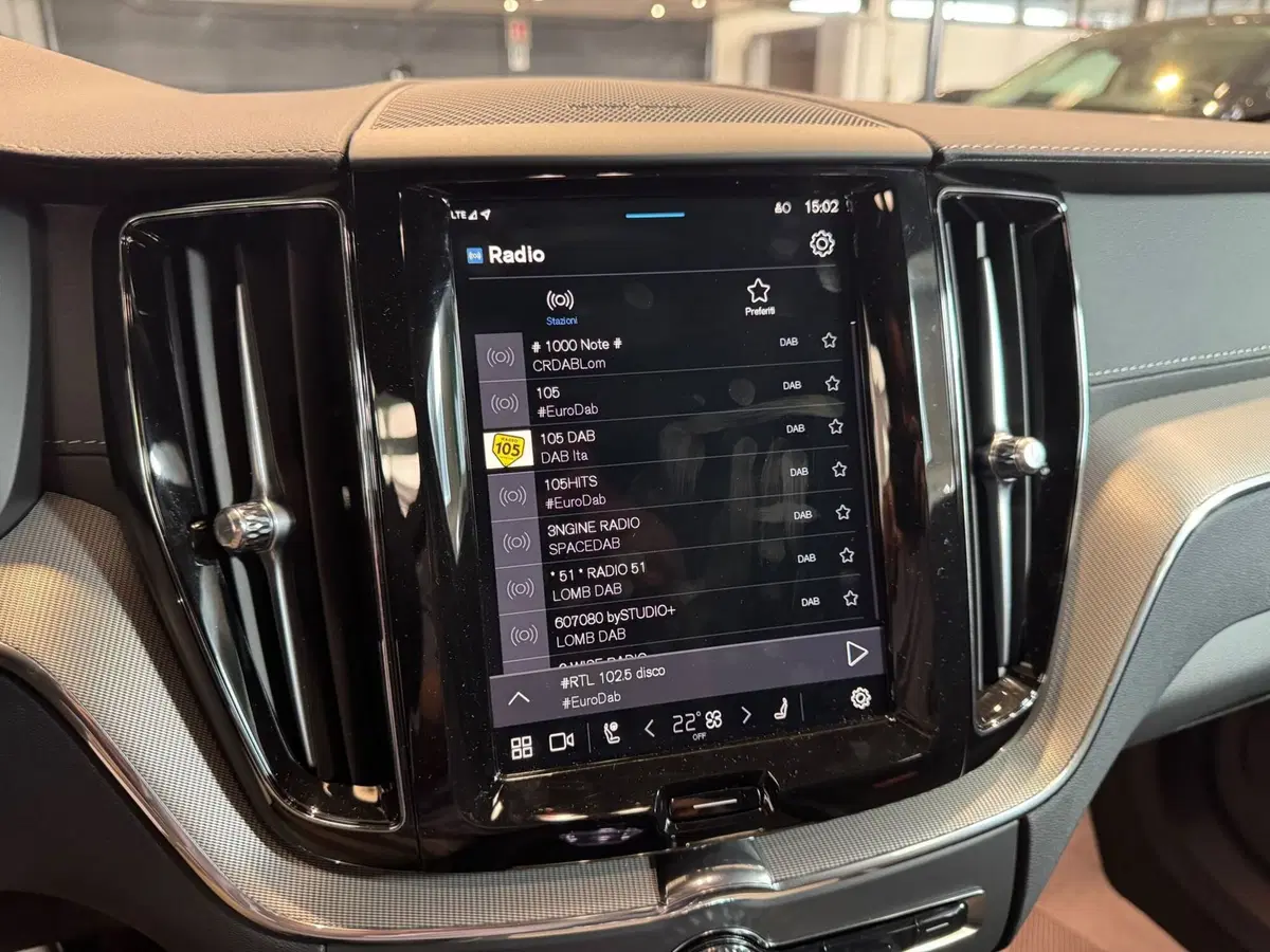 Volvo XC60 nuova a Monza e Brianza (17)