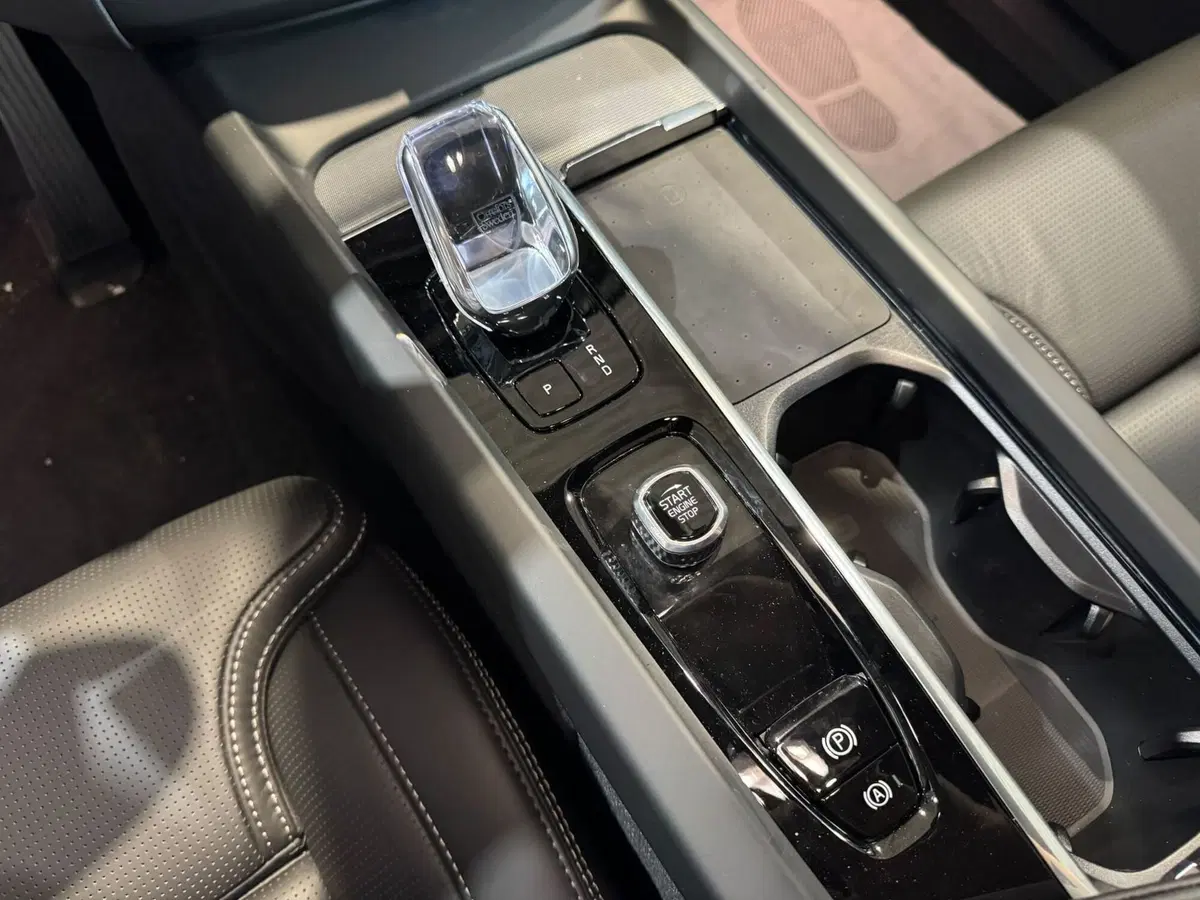 Volvo XC60 nuova a Monza e Brianza (18)