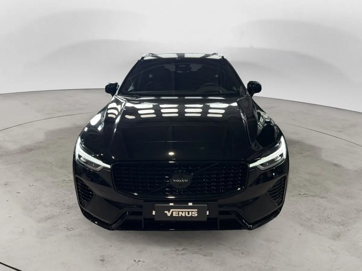 Volvo XC60 nuova a Monza e Brianza (2)