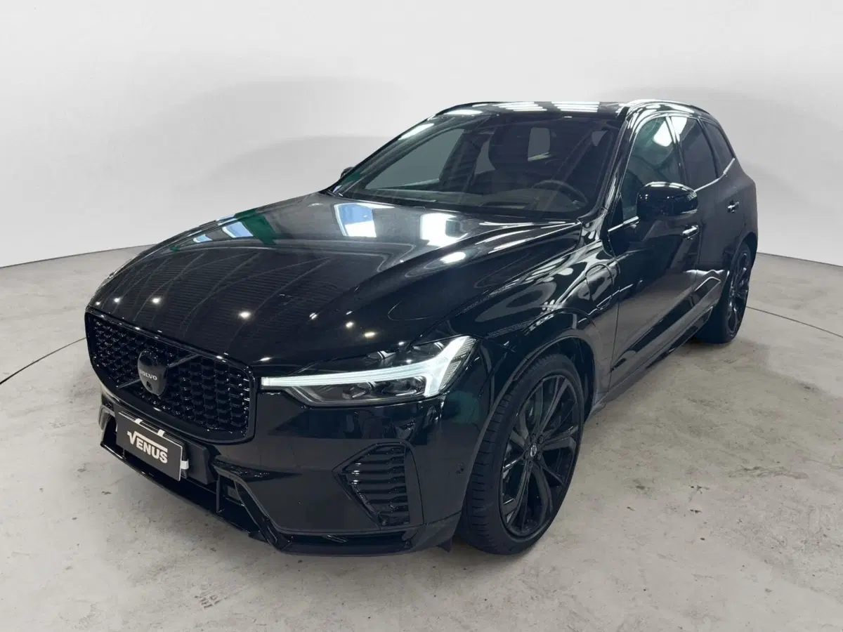 Volvo XC60 nuova a Monza e Brianza (3)