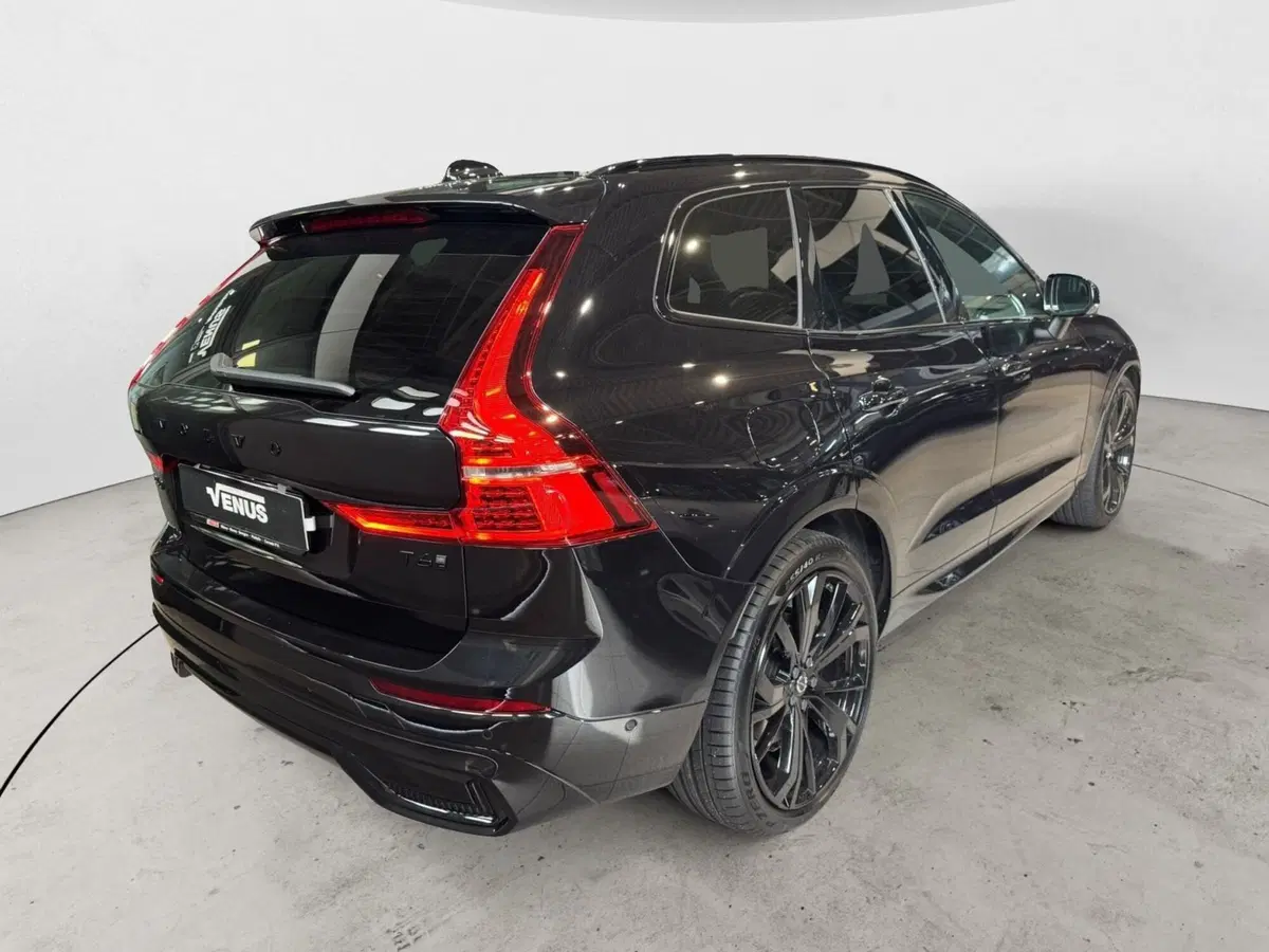 Volvo XC60 nuova a Monza e Brianza (6)