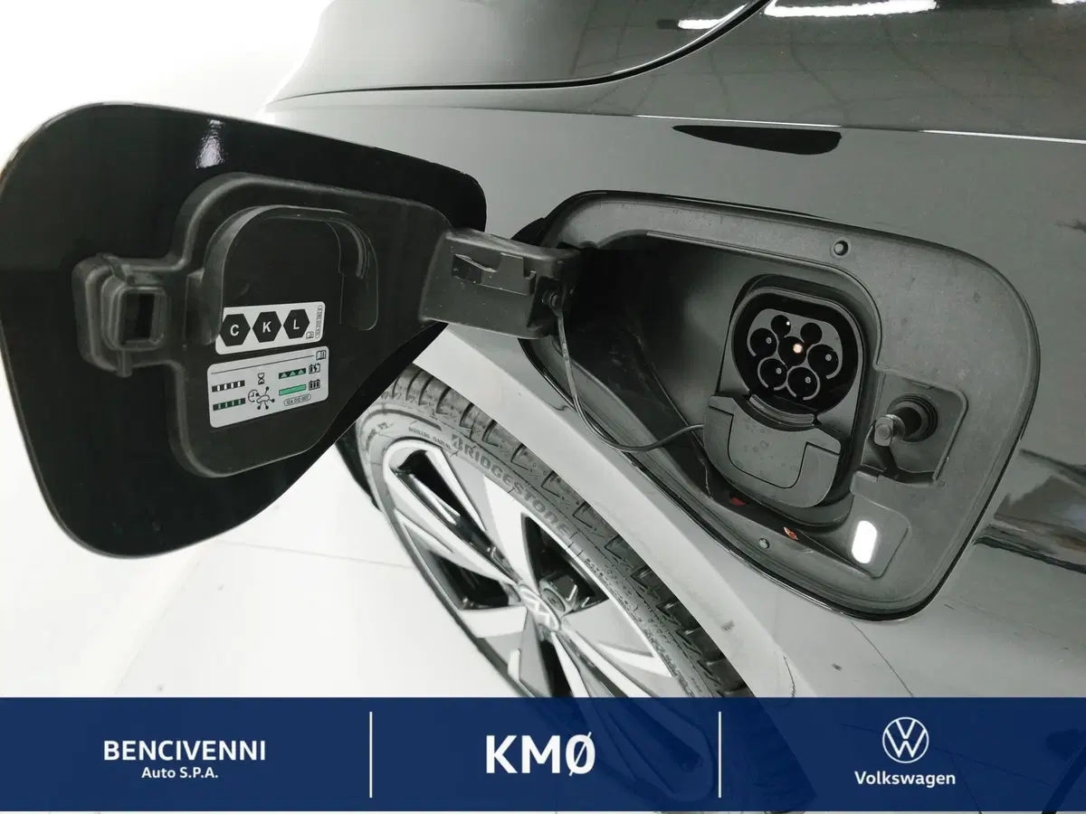 Volkswagen Golf nuova a Catanzaro (14)
