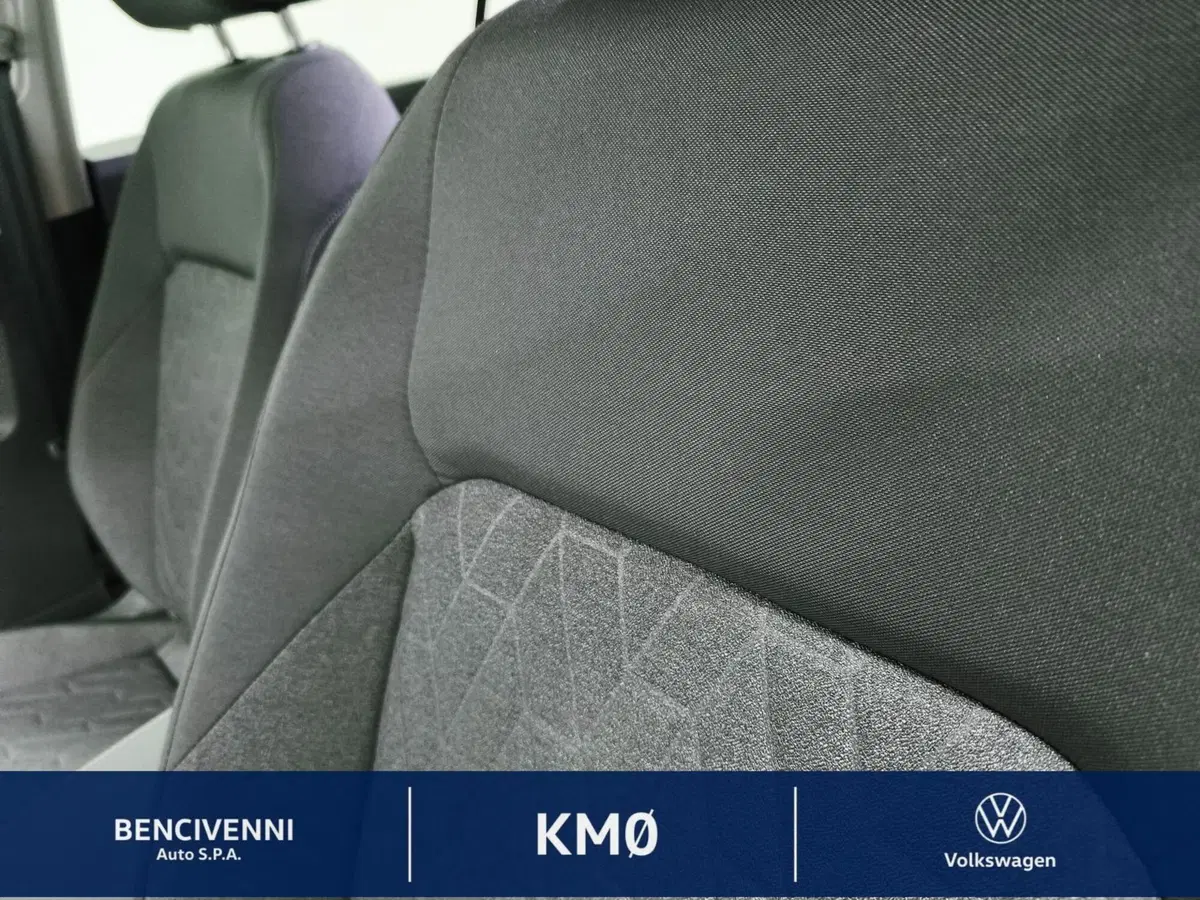 Volkswagen Golf nuova a Catanzaro (17)