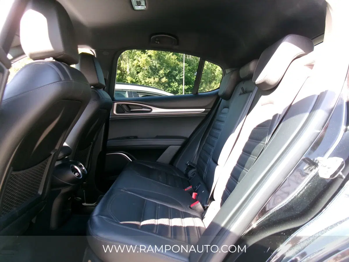 Alfa Romeo Stelvio usata a Venezia (12)