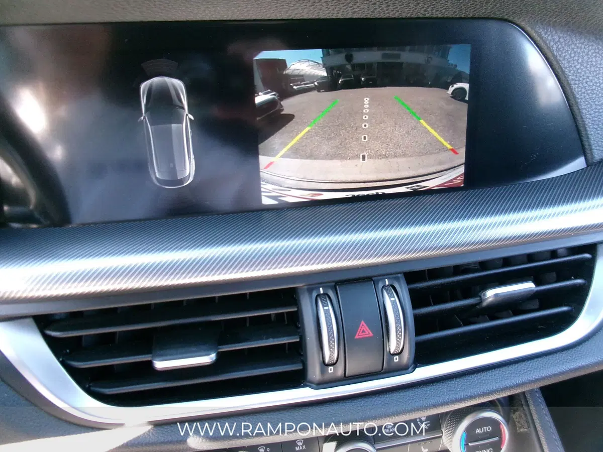 Alfa Romeo Stelvio usata a Venezia (16)