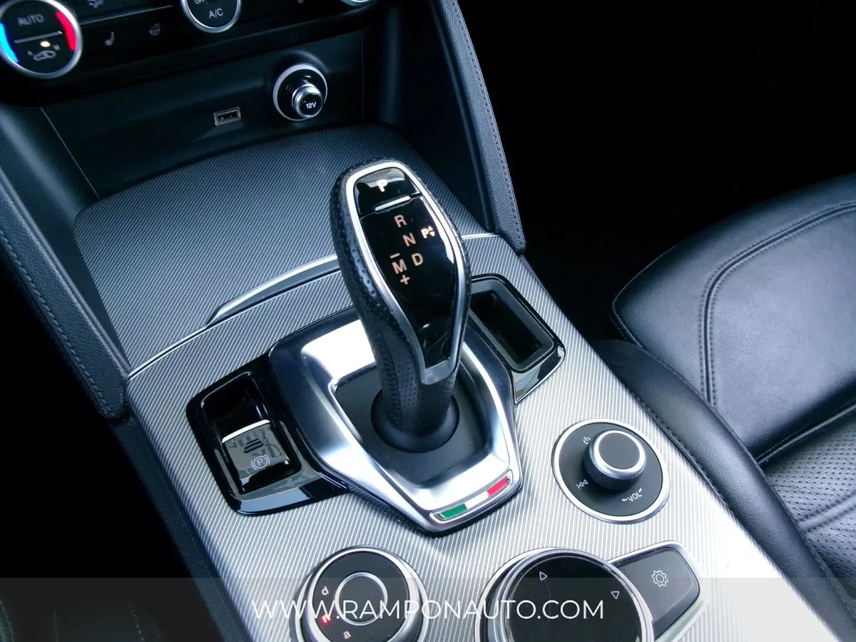 Alfa Romeo Stelvio usata a Venezia (17)