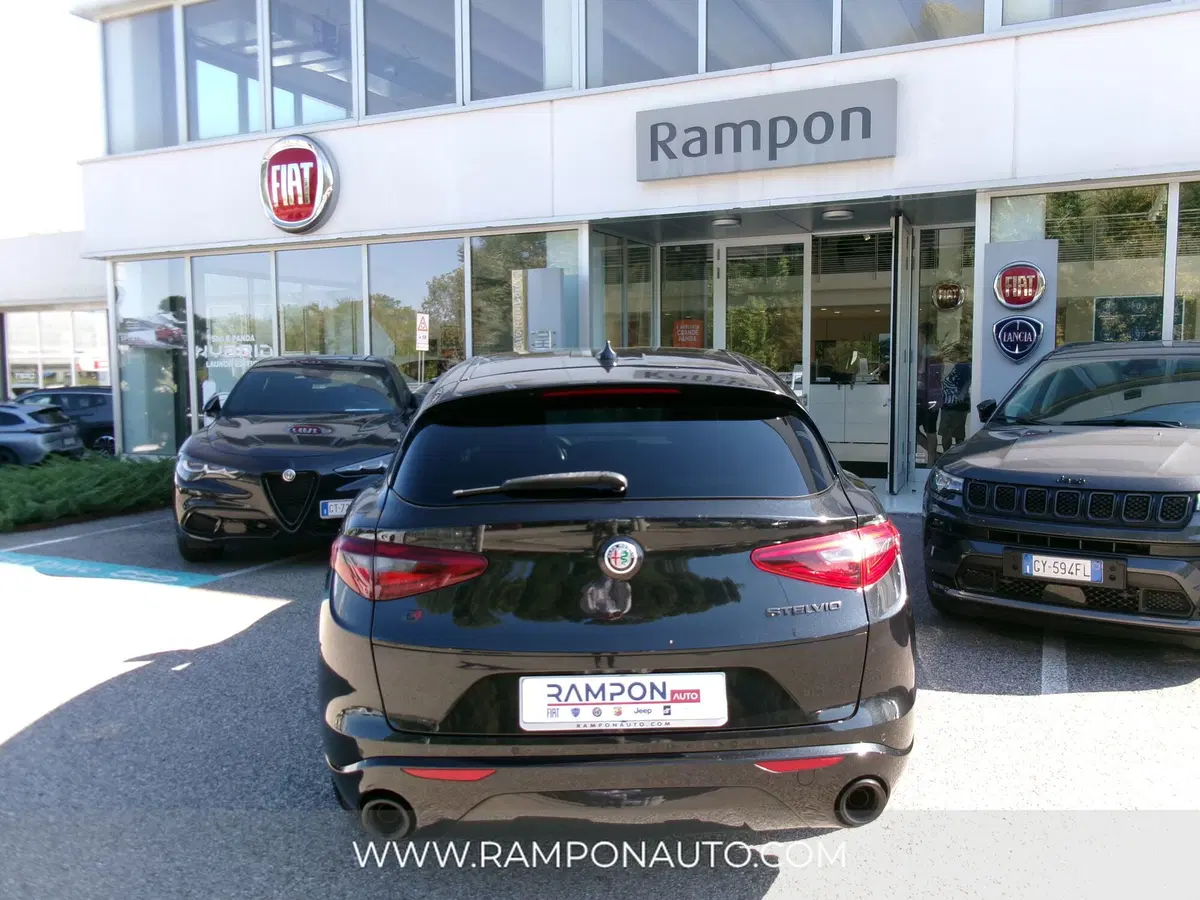 Alfa Romeo Stelvio usata a Venezia (5)