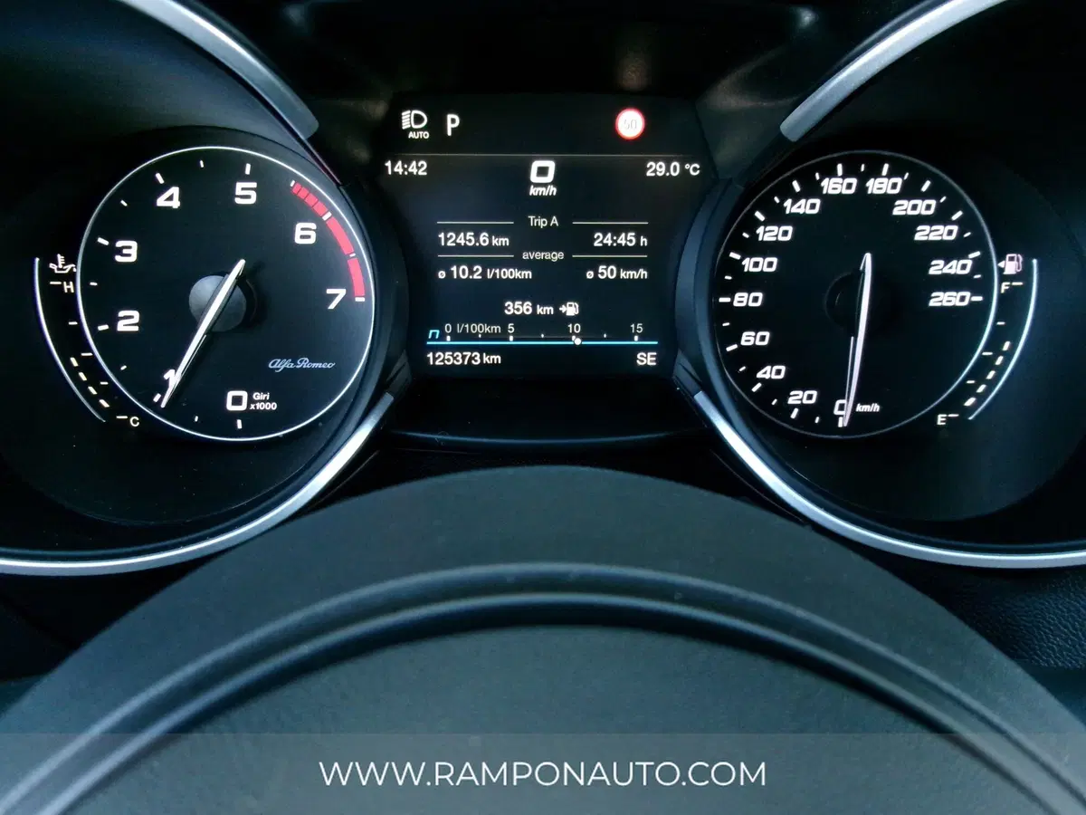 Alfa Romeo Stelvio usata a Venezia (9)