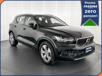 Volvo XC40 B4 AWD Geartronic Momentum del 2021 usata a Milano