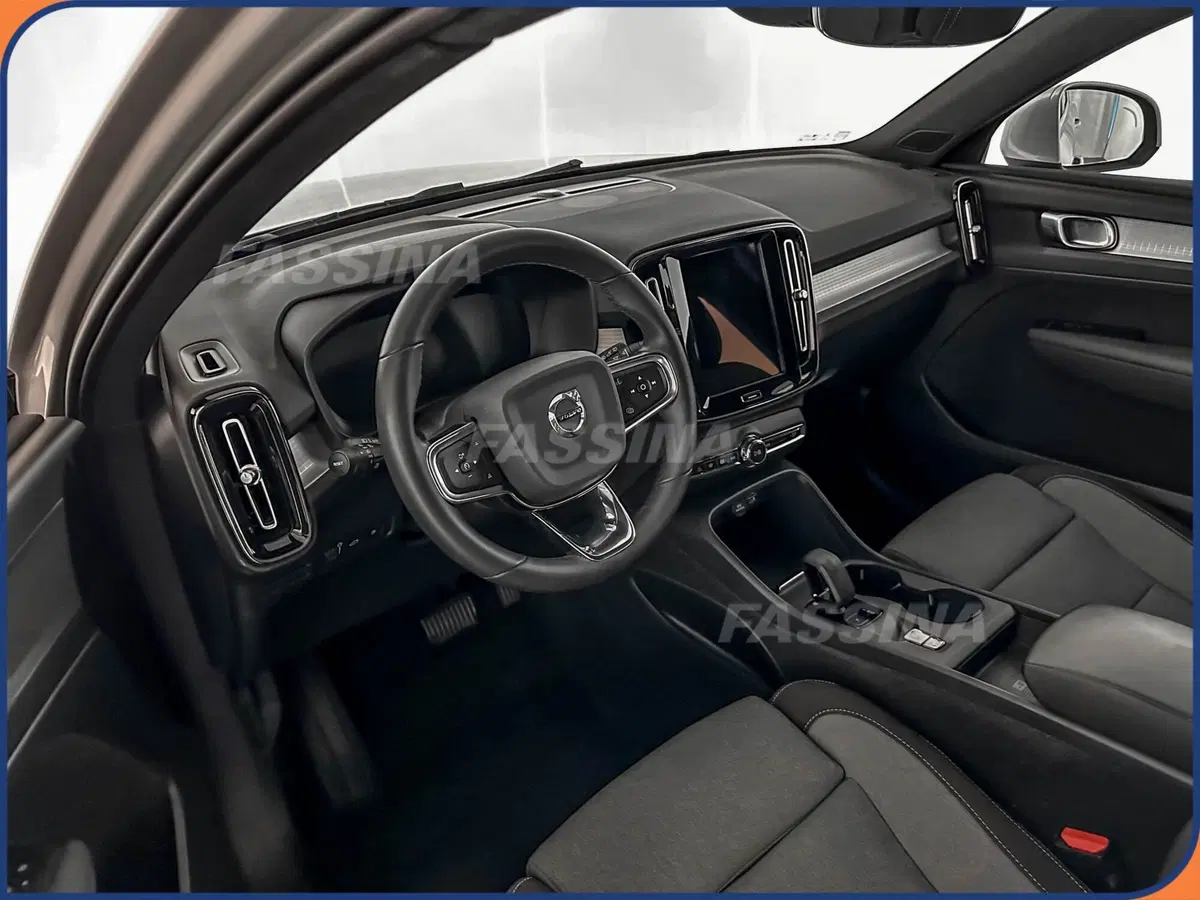 Volvo XC40 usata a Milano (9)