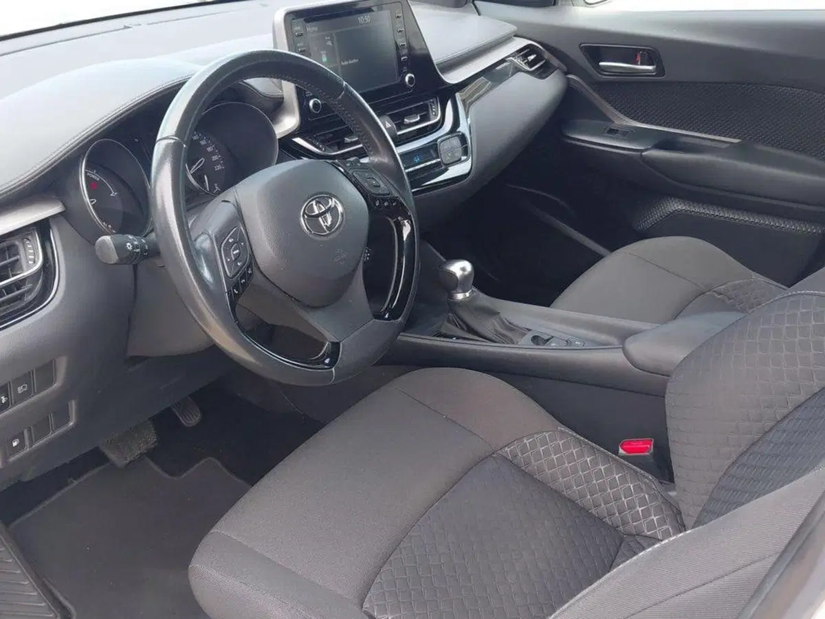 Toyota Toyota C-HR usata a Cagliari (6)