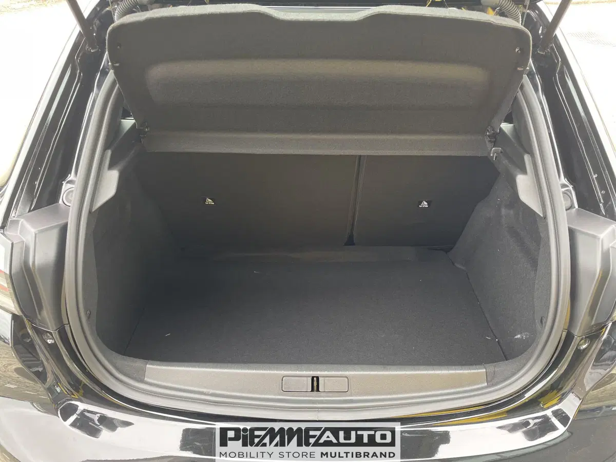 Peugeot 208 nuova a Parma (13)