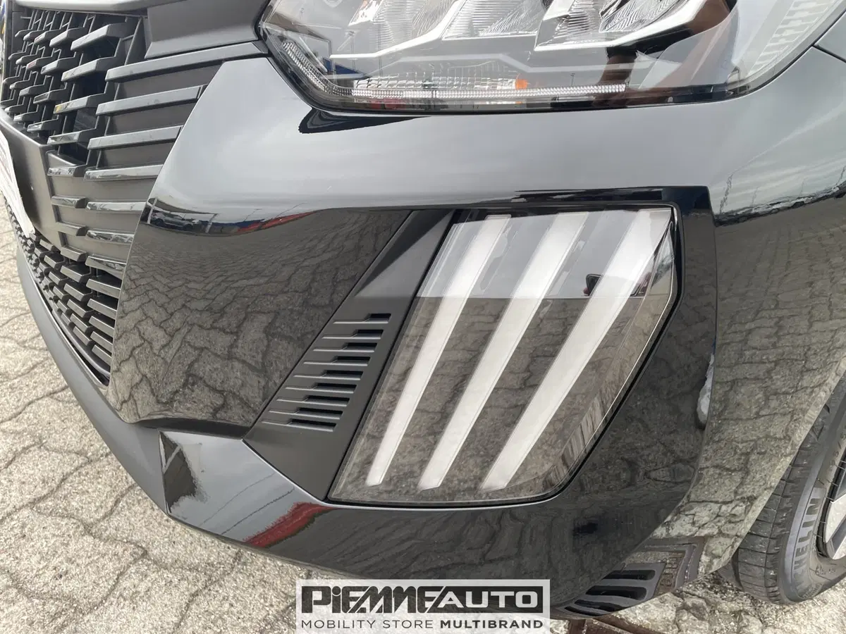 Peugeot 208 nuova a Parma (15)