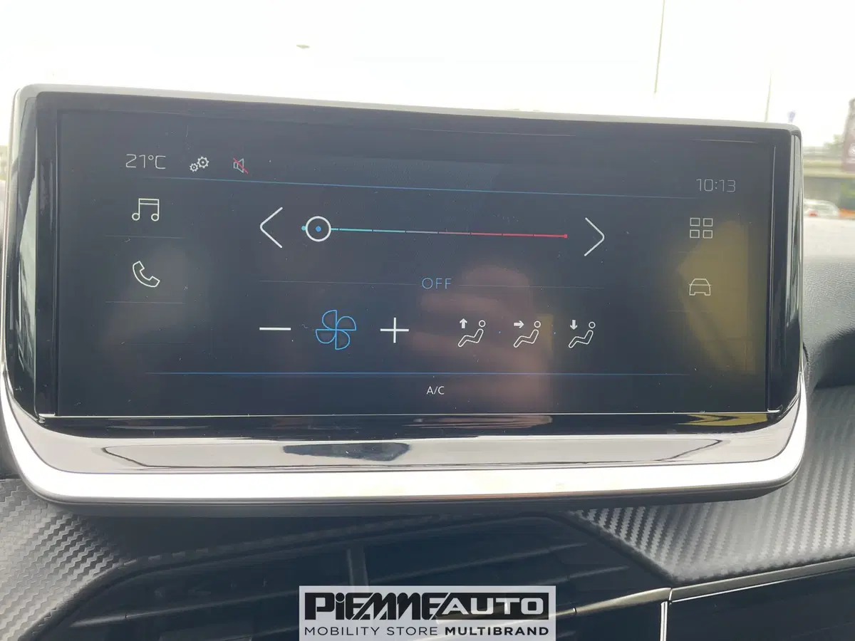 Peugeot 208 nuova a Parma (16)