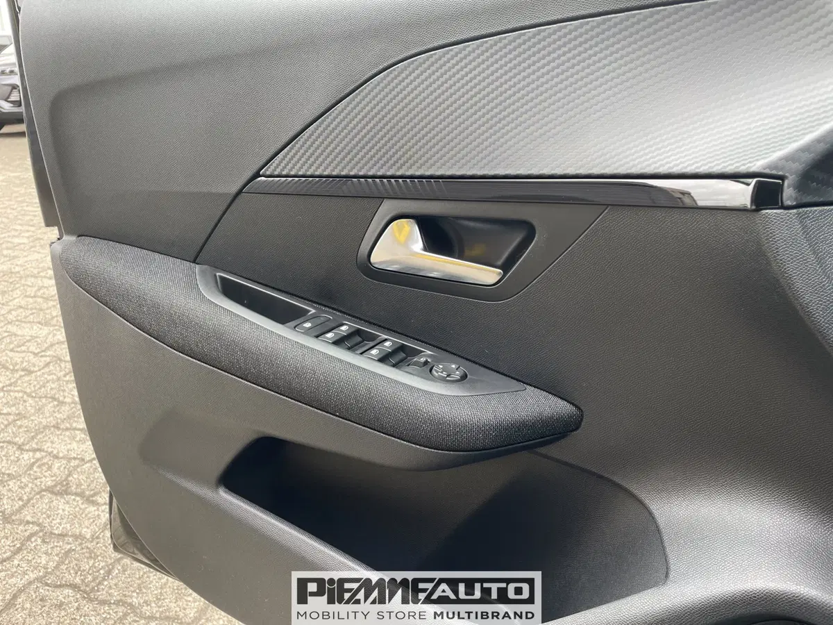 Peugeot 208 nuova a Parma (18)