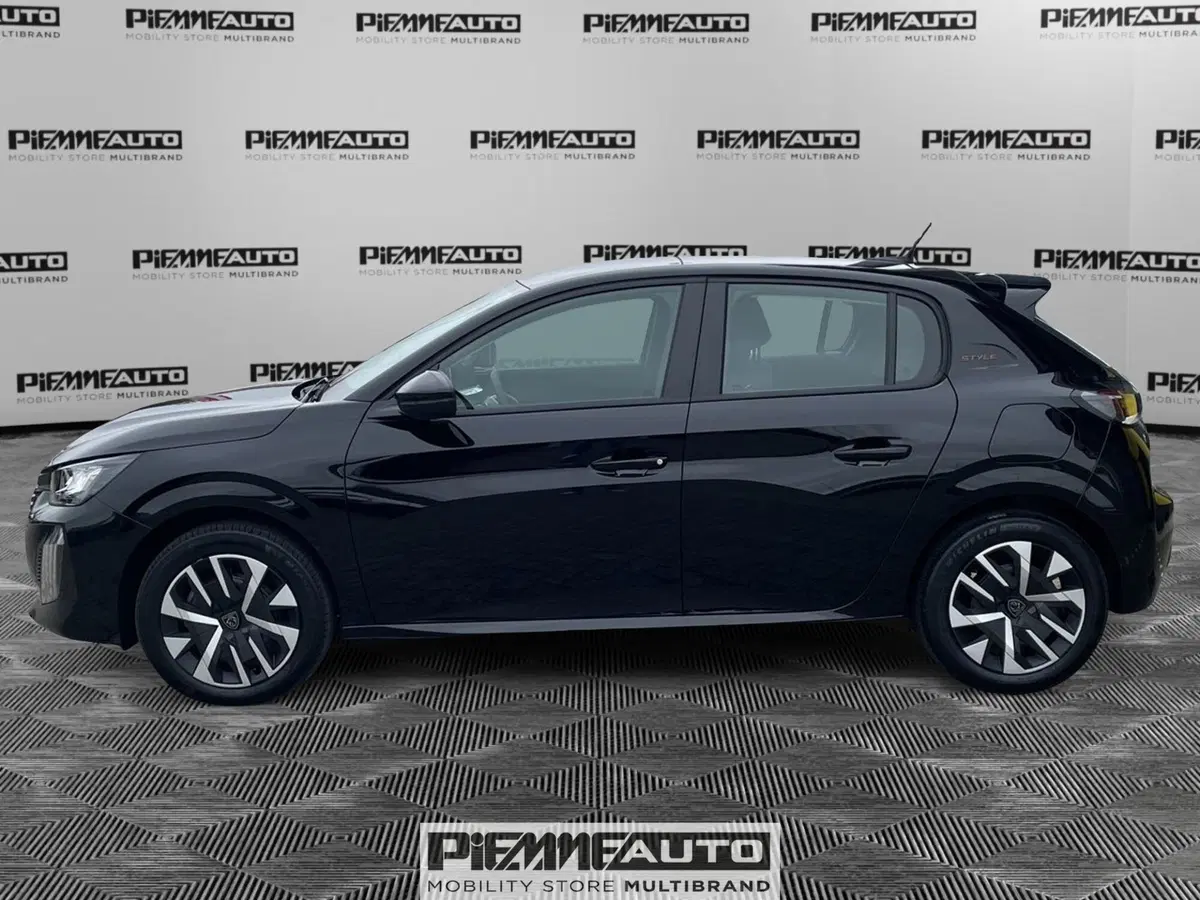 Peugeot 208 nuova a Parma (2)