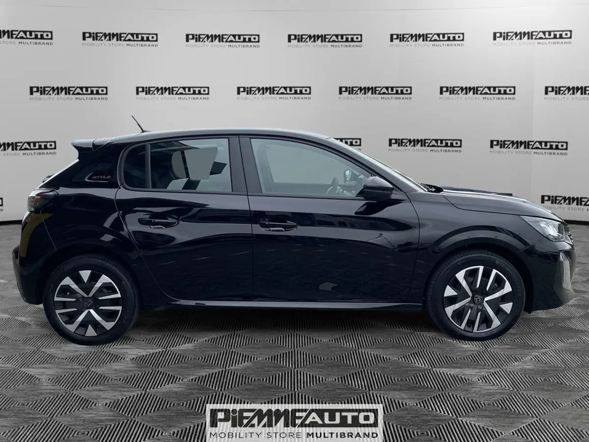 Peugeot 208 nuova a Parma (4)
