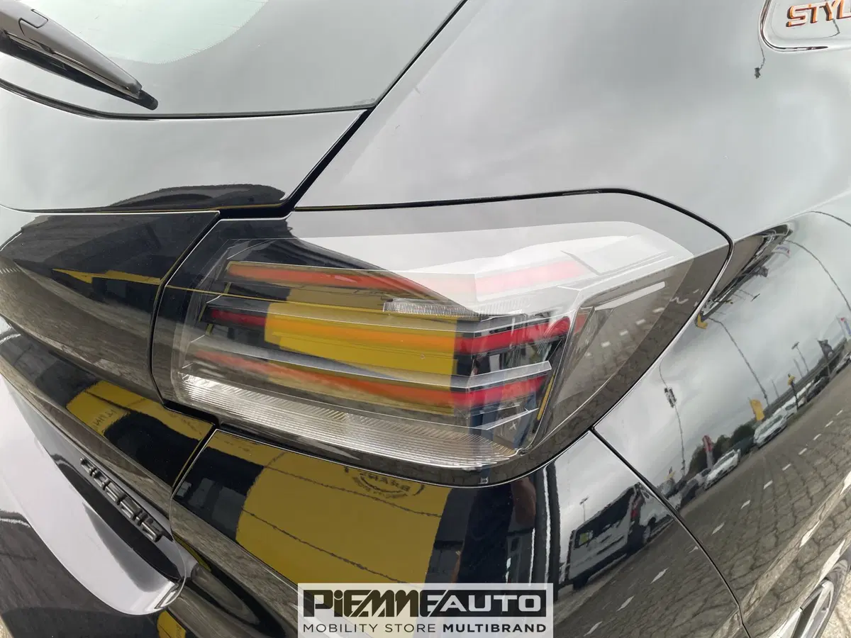 Peugeot 208 nuova a Parma (9)