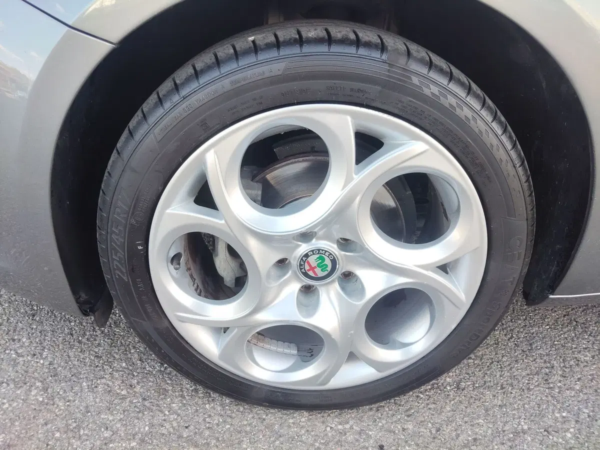 Alfa Romeo Giulietta usata a Modena (6)