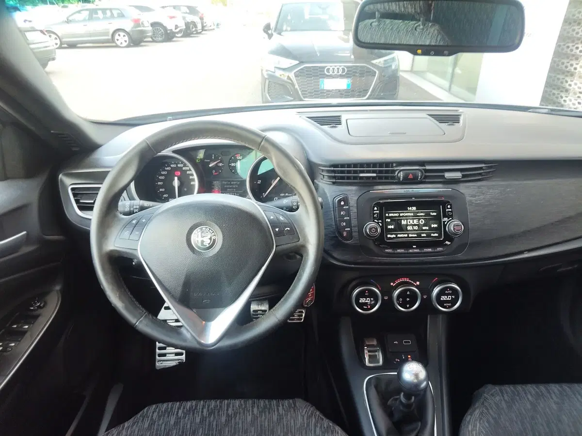 Alfa Romeo Giulietta usata a Modena (7)