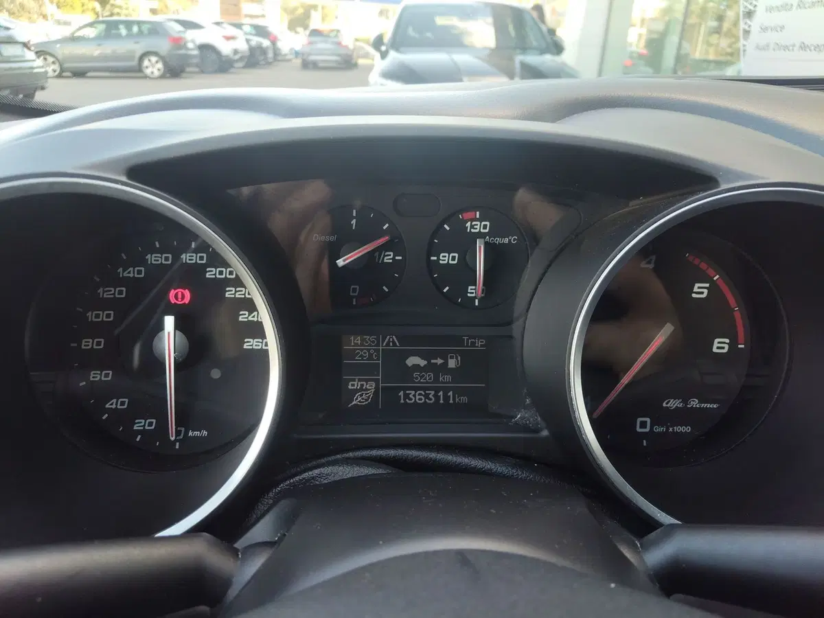 Alfa Romeo Giulietta usata a Modena (9)
