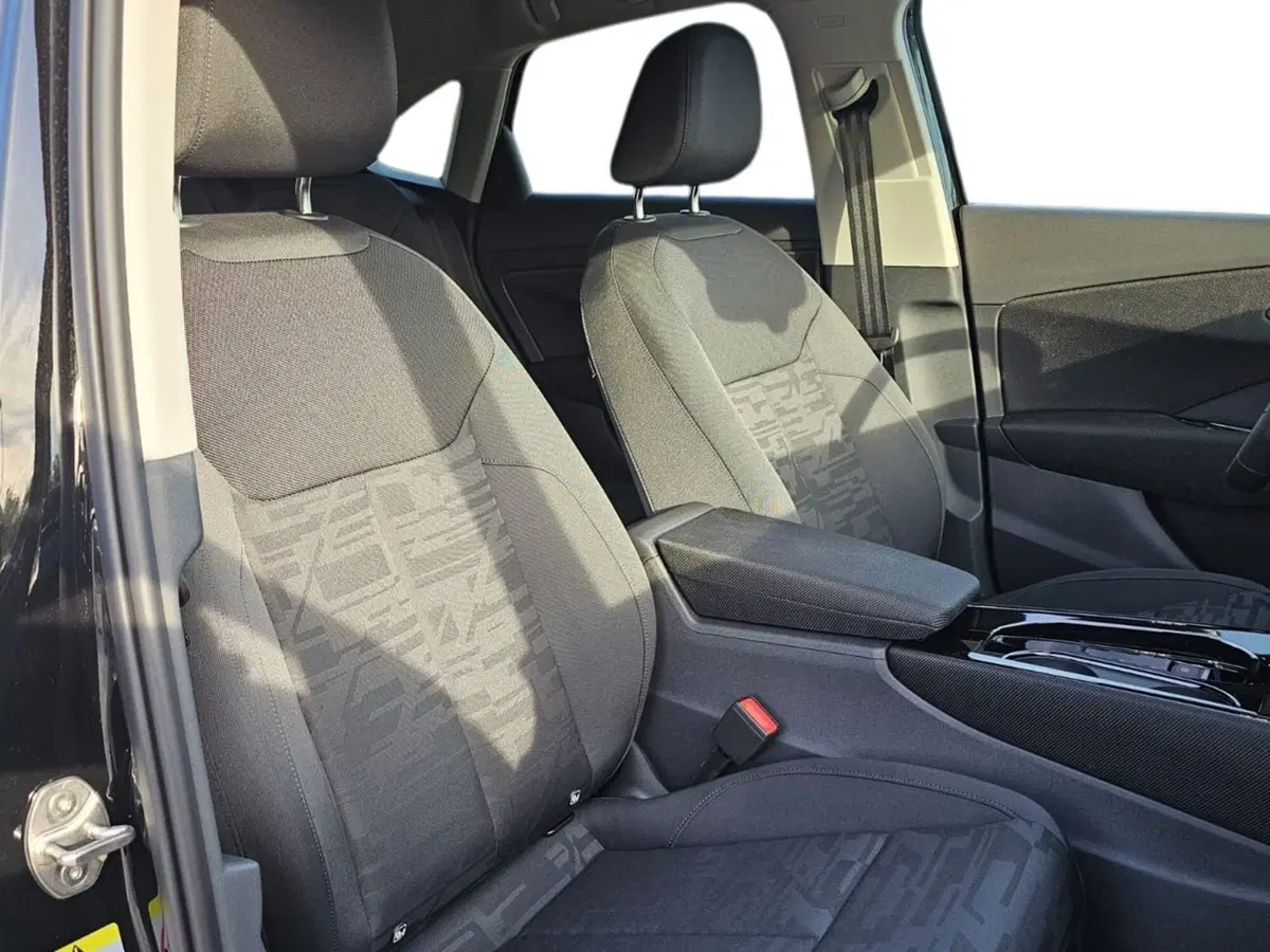 Audi Q3 Sportback nuova a Bari (12)