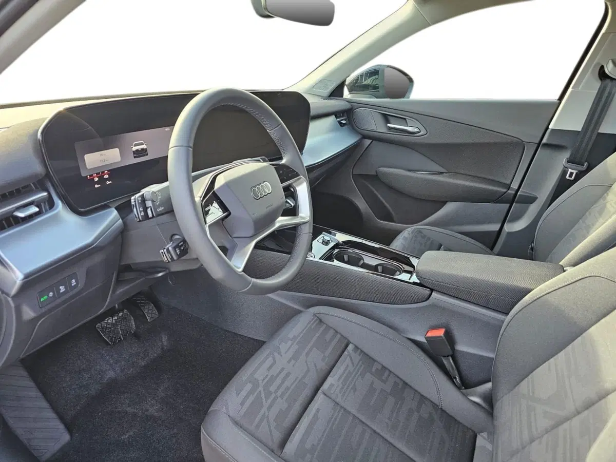 Audi Q3 Sportback nuova a Bari (13)