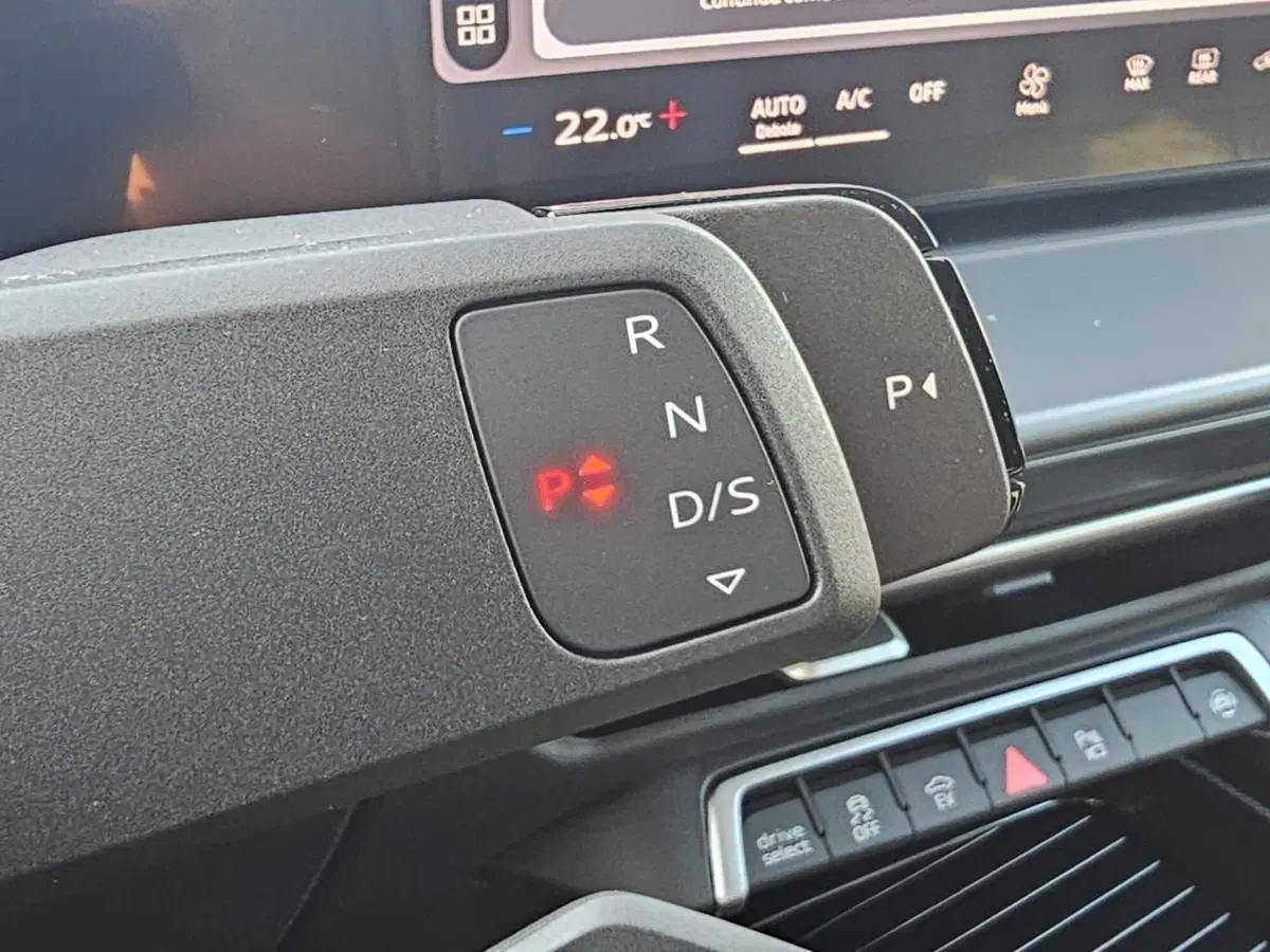 Audi Q3 Sportback nuova a Bari (16)